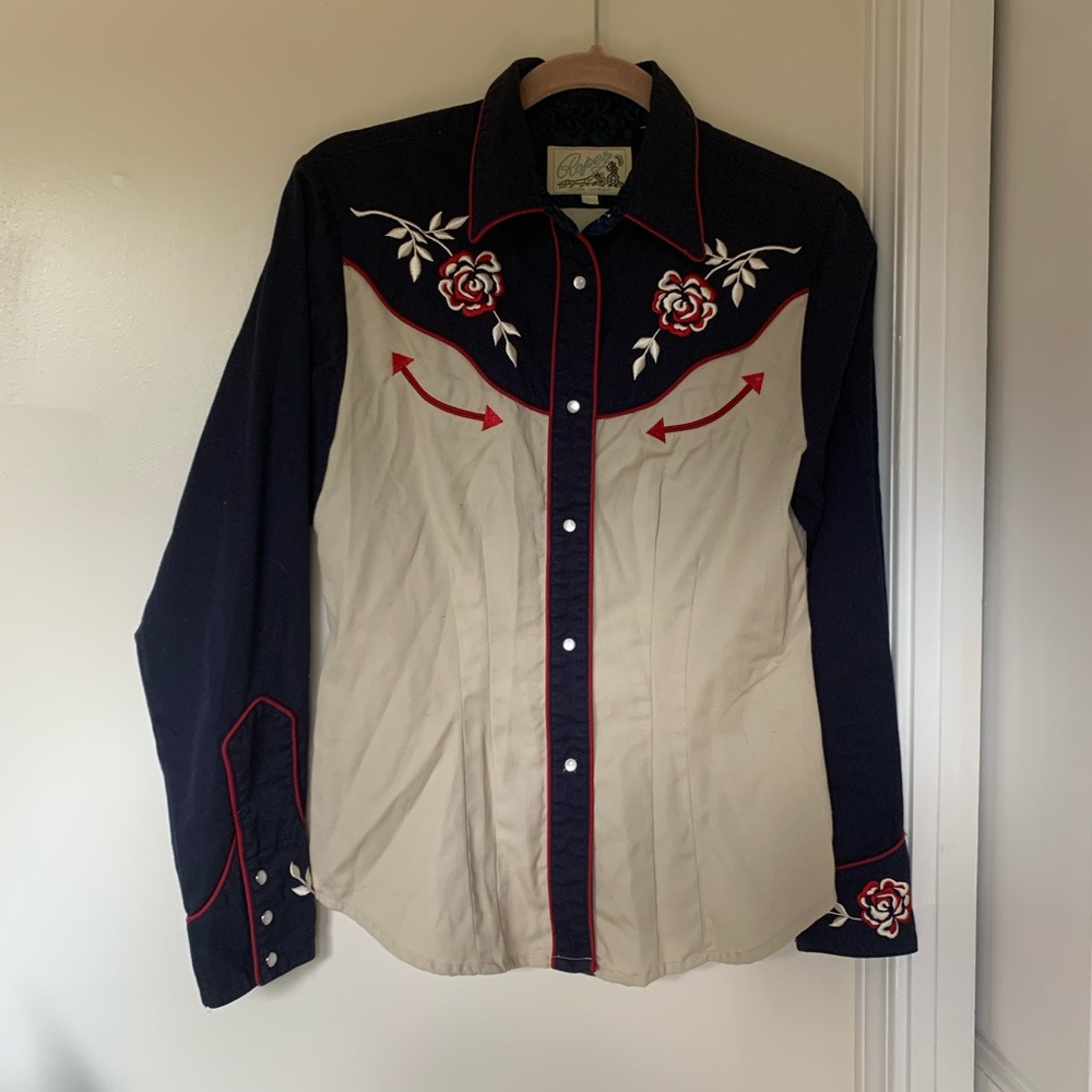 Embroidered rose western shirt size L fits M